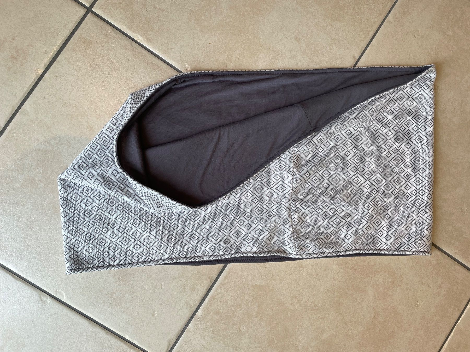 Foulards & écharpes: Schlauch-Schal, grau-beige-weiss – D'occasion à aarau par A.Naef 1