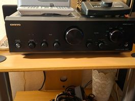 Onkyo A-9377 ist ein klassischer Stereo-Vollverstärker
