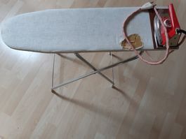Kinderbügeleisen mit Bügelbrett