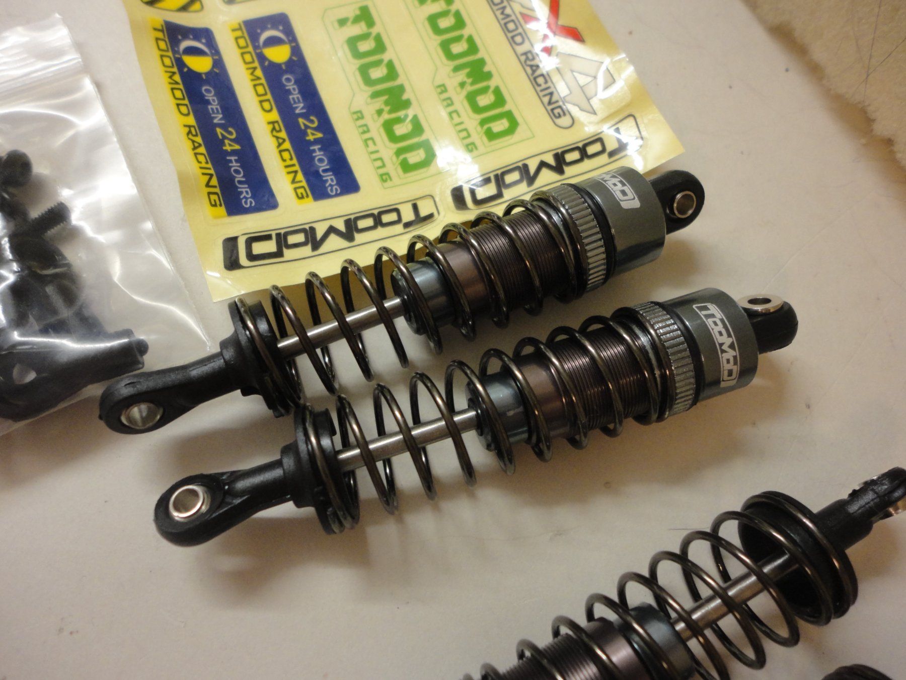 RC Modellbau: 4 Metall-Stossdaempfer Set,1:10 Neu – Neu und originalverpackt aus Horgen von RcModell 4