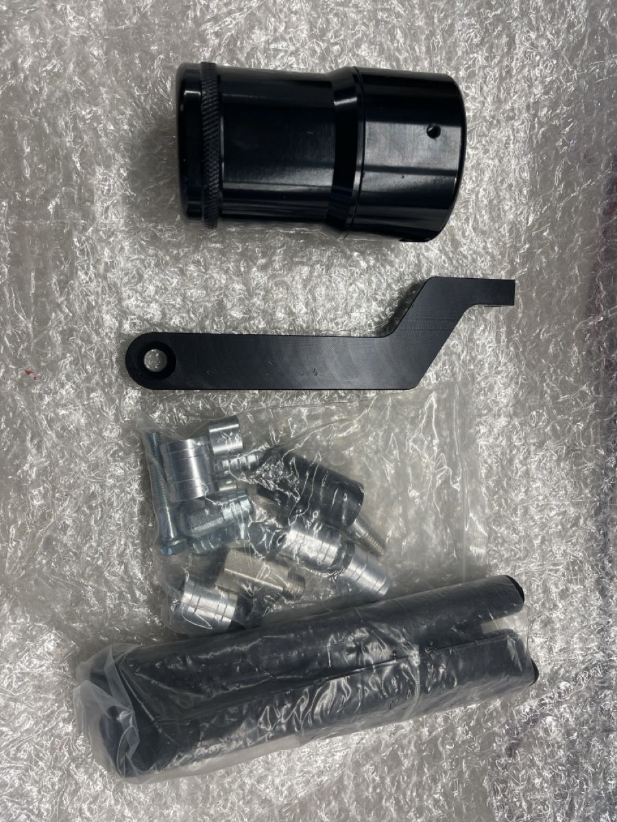 Chrysler Tutti pezzi di ricambio auto: Chrysler 300C SRT8 Oil CatchCan Kit – Nuovo (secondo la descrizione) da Ettingen venduto da WHEELKING