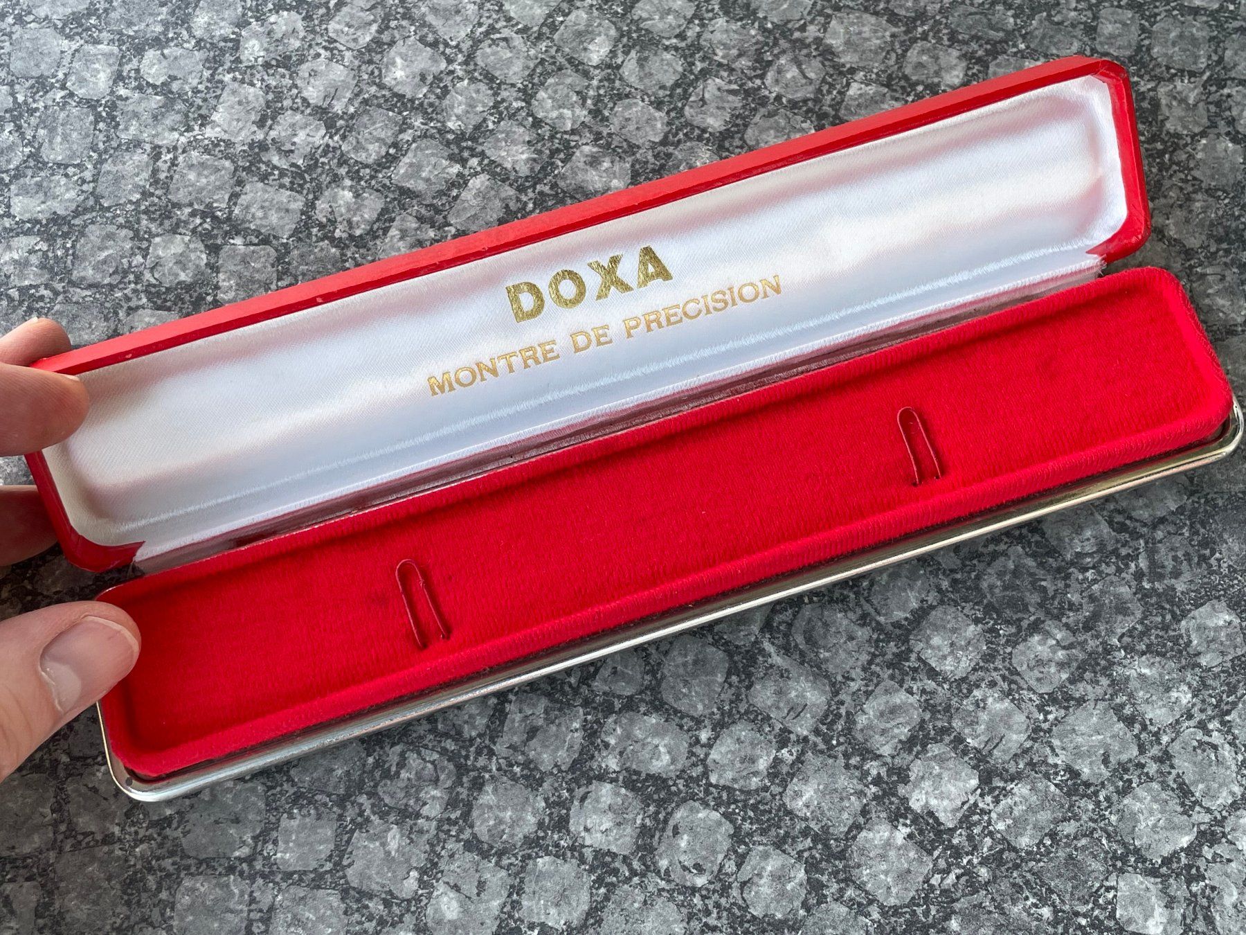 Uhrenboxen: Doxa Uhr Schatulle rot – Gebraucht aus St. Gallen von sqzxm72 1