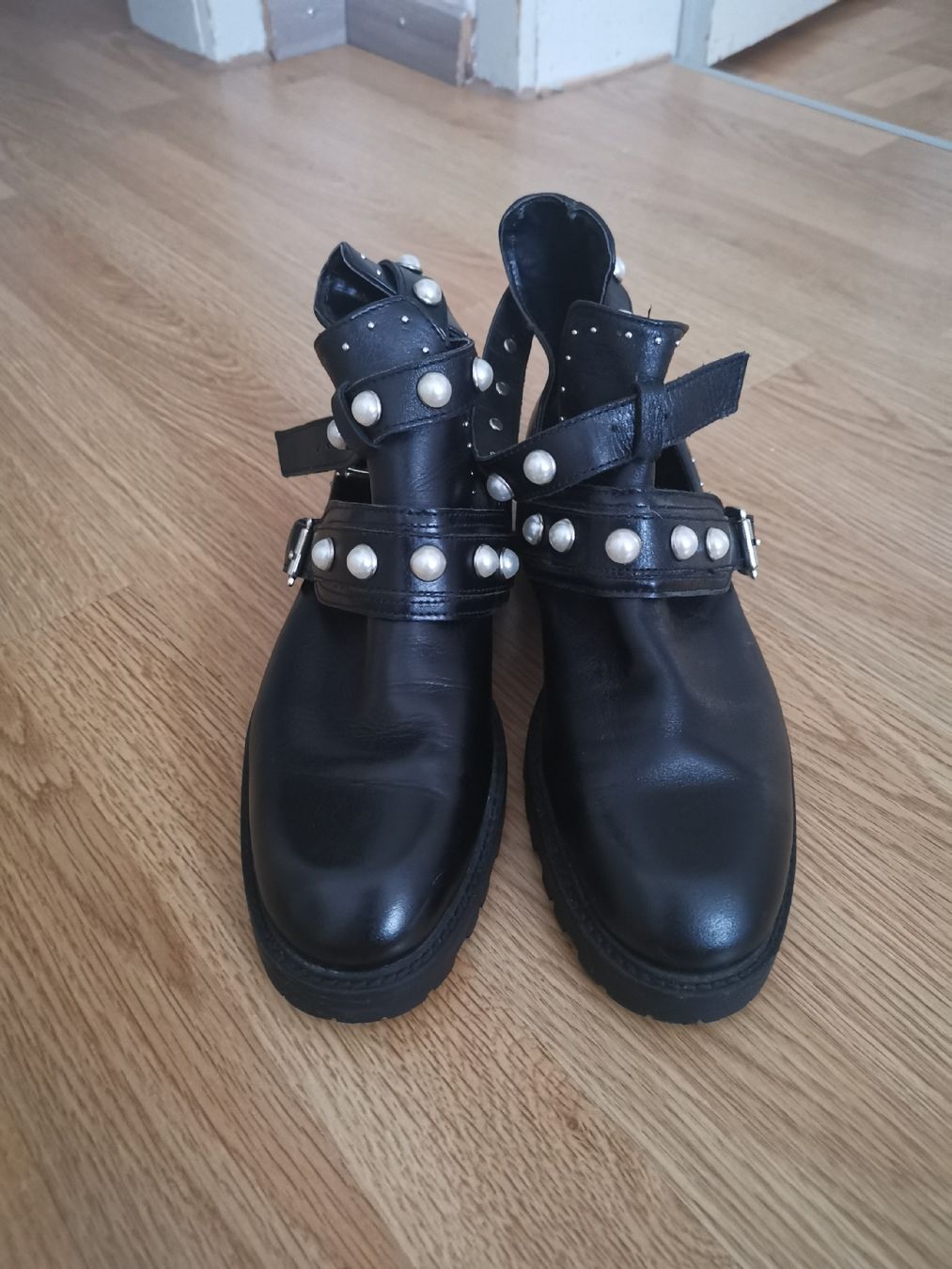 Zara Scarpe da donna: Bottines Zara cloutées perles noires – Nuovo (secondo la descrizione) da Biel/Bienne venduto da Edi5Roli3 9
