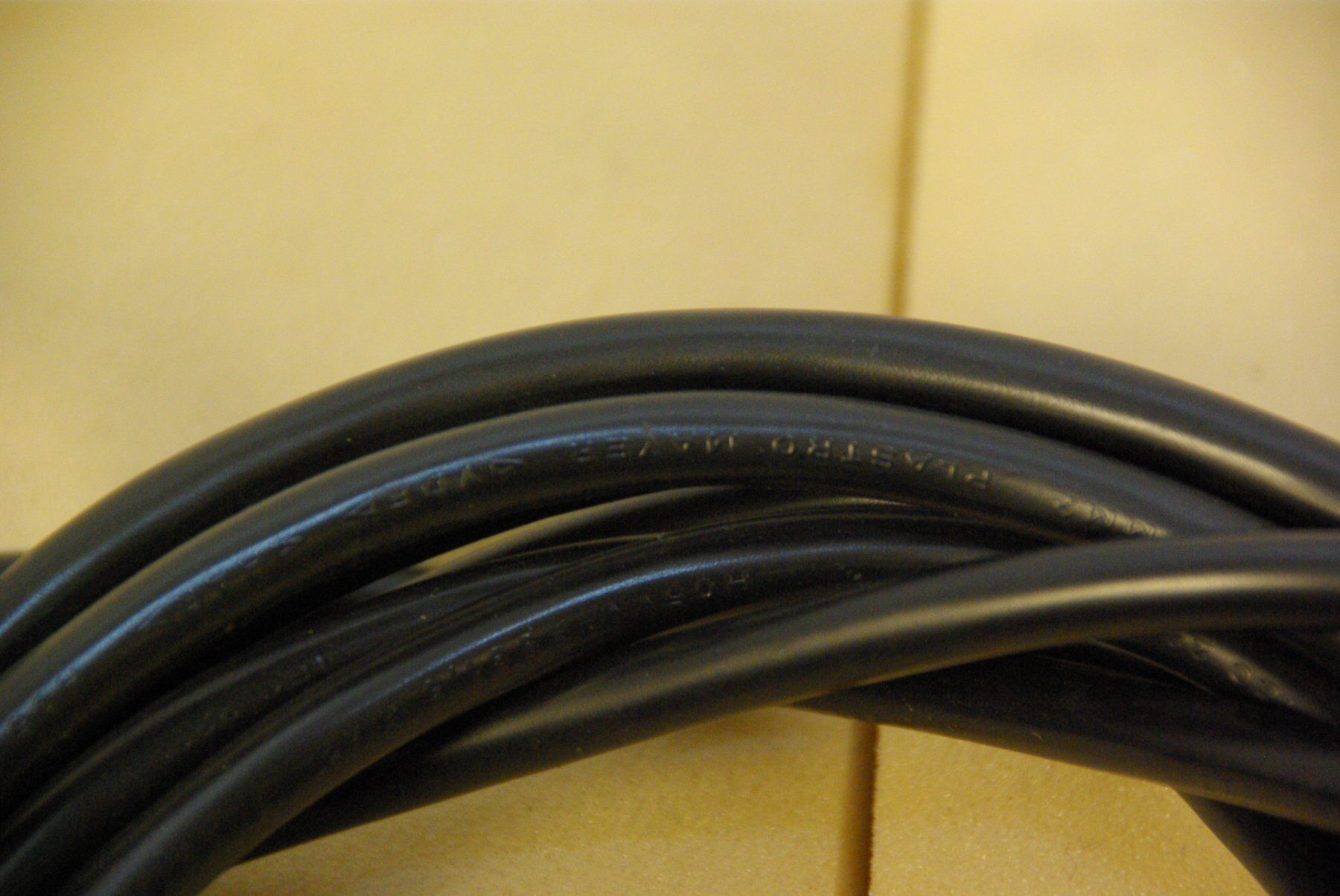 Stecker: Steckdosenleiste mit Schuko Dosen, schw. – Neu (gemäss Beschreibung) aus Herisau von Cevianer1844 4