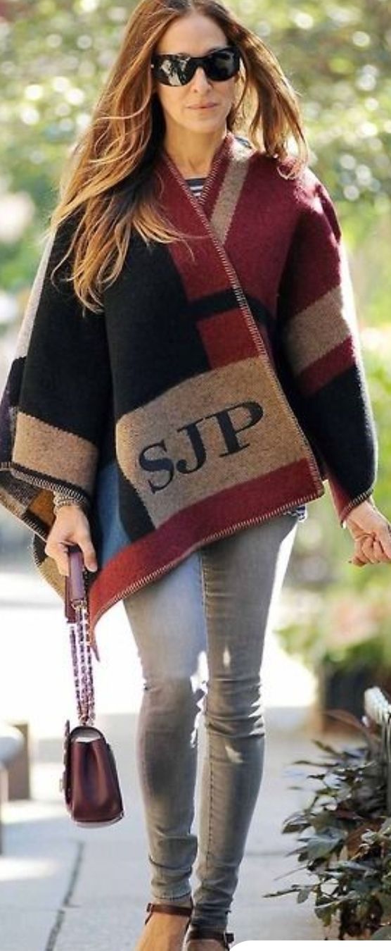 Jacken: Trendiger Herbst-Poncho mit Monogramm - Kuschelig & Warm! – Gebraucht aus Zürich von nara13