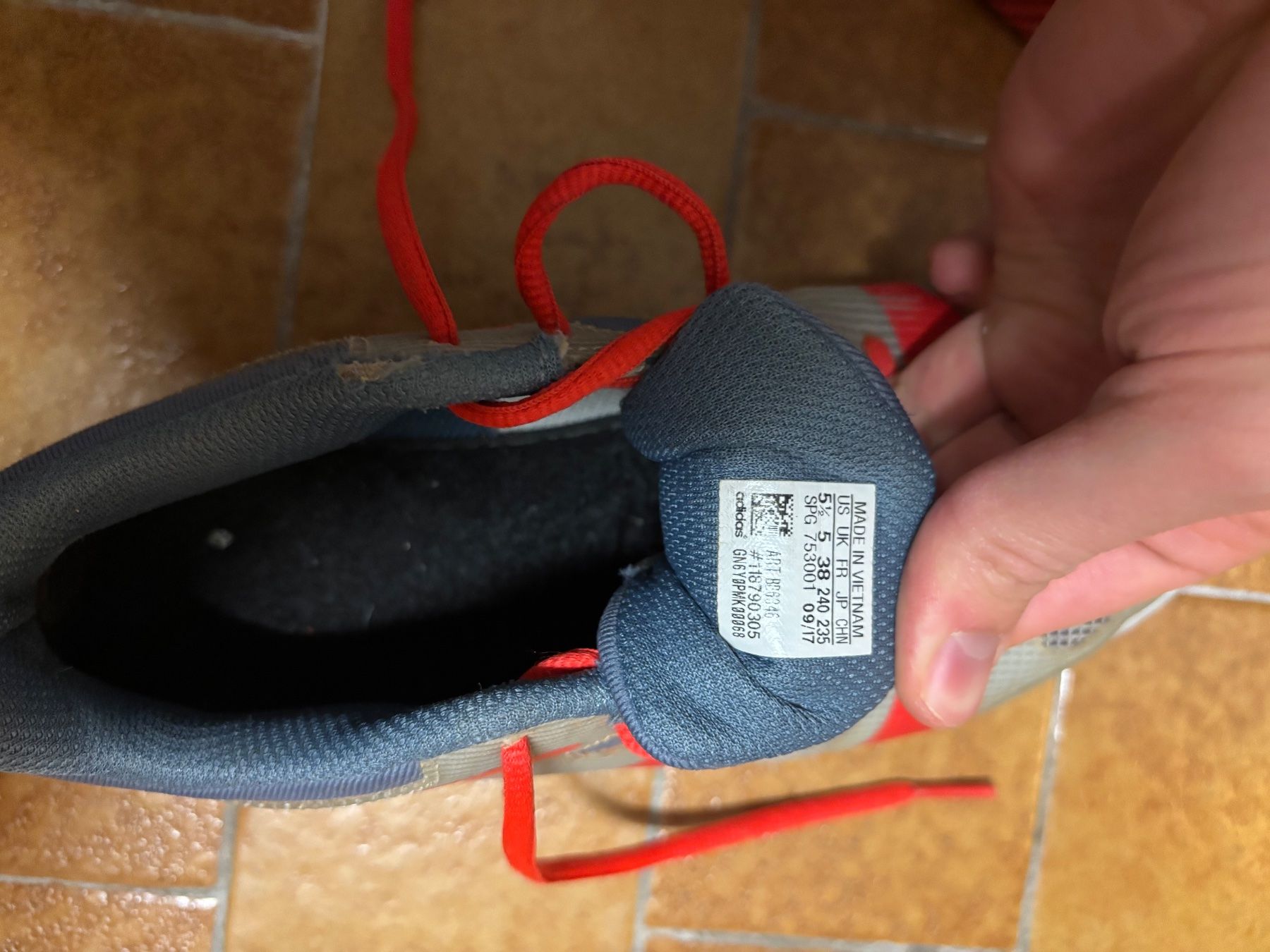 Adidas Scarpe da uomo: Sportschuhe – Usato da ZOLLIKON venduto da FamilleArleti 3