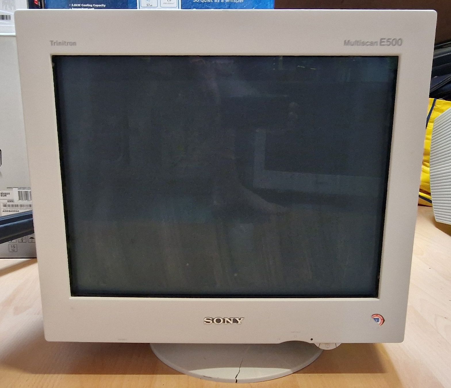 Sony Monitor: CRT Sony Trinitron Multiscan E500, Modell CPD-E500E – Usato da Frauenfeld venduto da Martinsan 2
