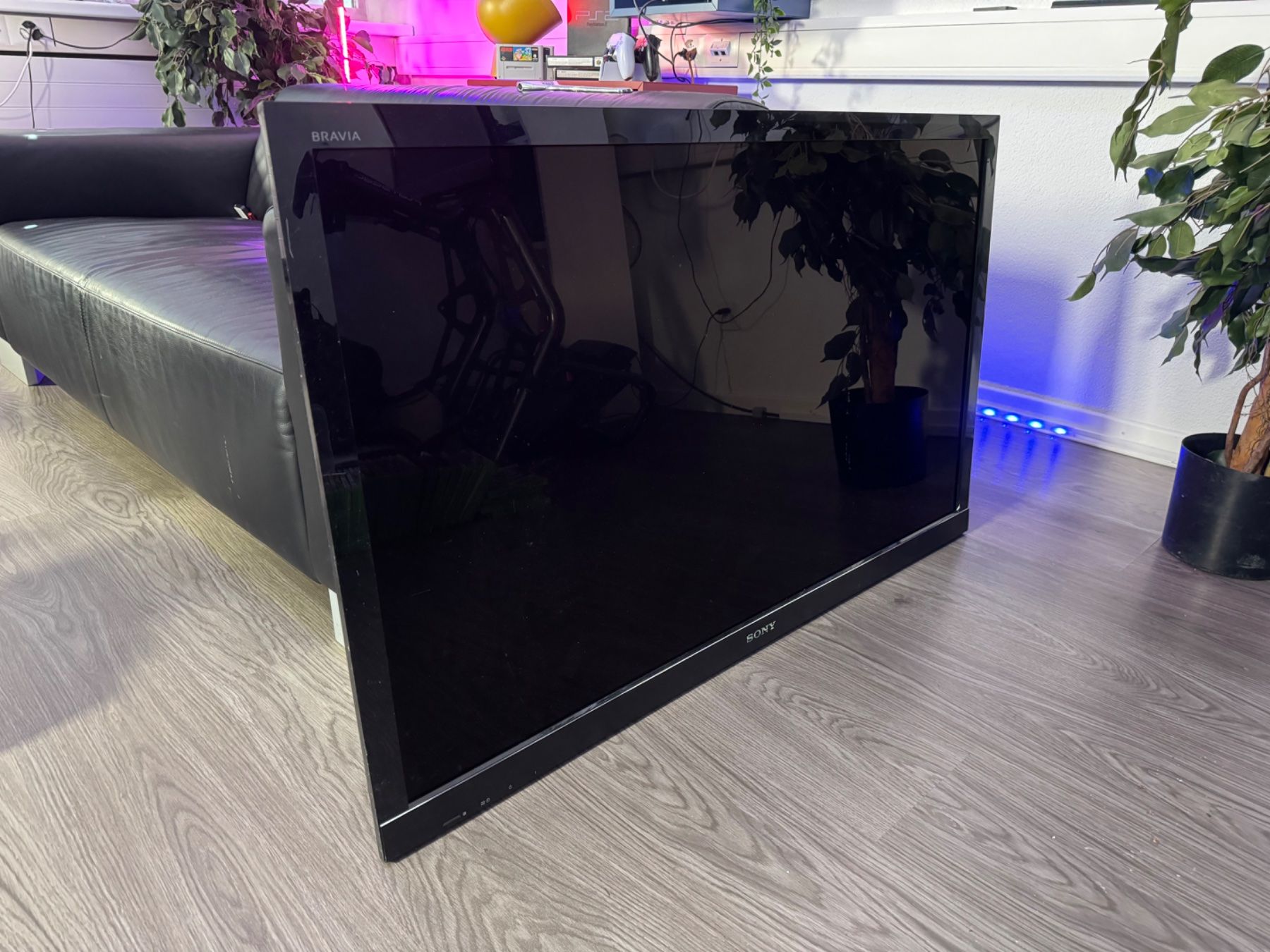 Sony Fernseher: SONY TV - KDL - 46HX805 – Gebraucht aus Niederwil SO von