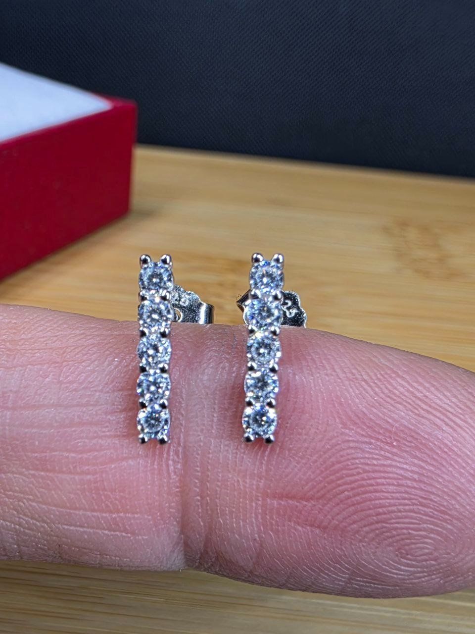 Ohrringe & -stecker: Boucles d'oreille argent avec zircons – Neu und originalverpackt aus Reconvilier von MARCLAT 1