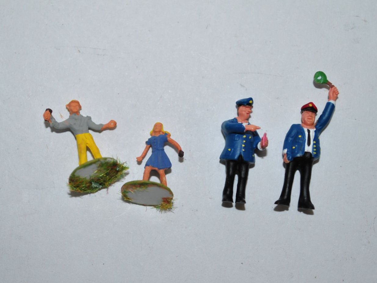 Faller Modelleisenbahnen: Faller Figuren (ABU030) – Gebraucht aus Aarwangen von Bahnsupport