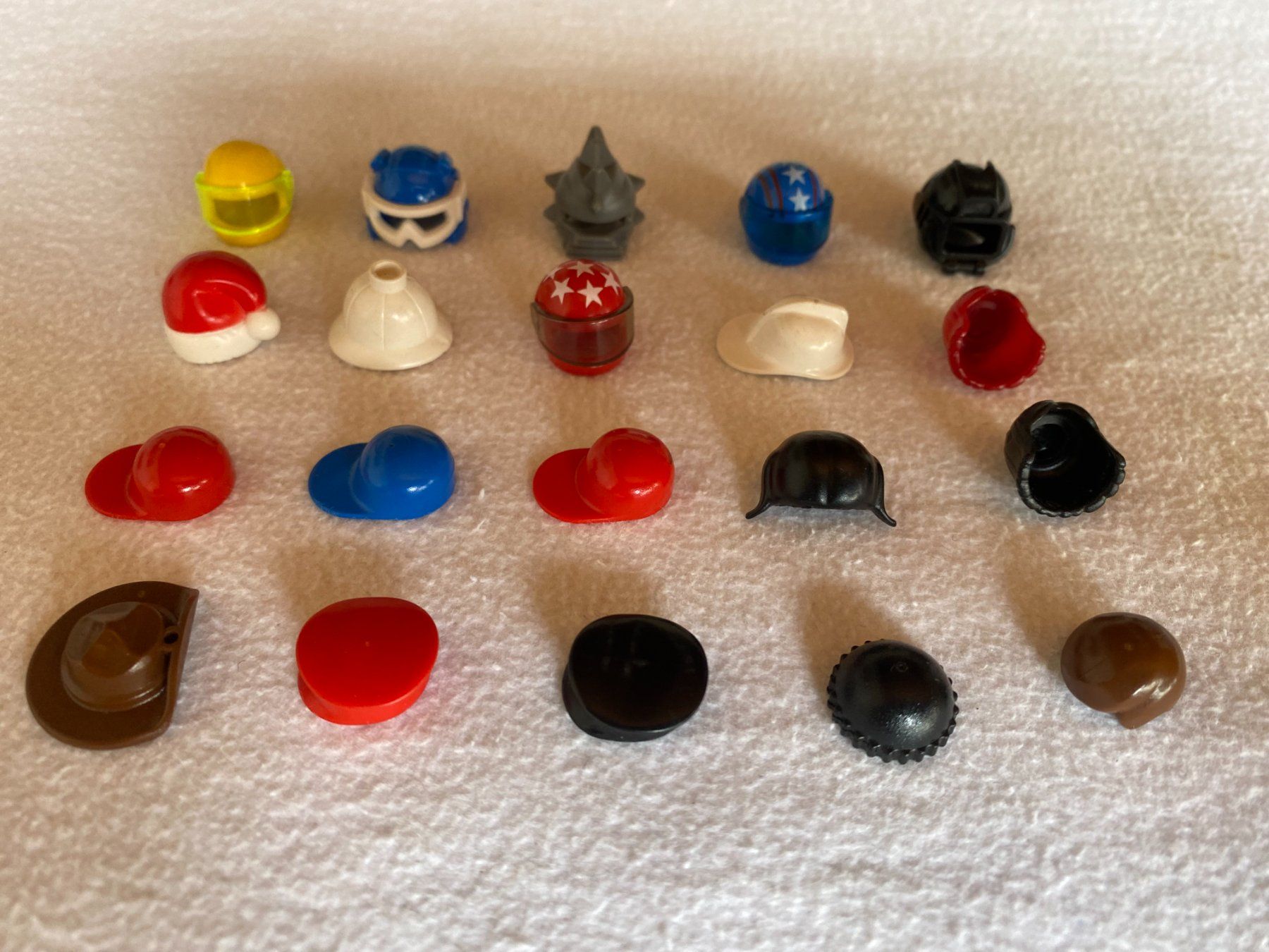 Lego Giocattoli: LEGO - 20 - DIVERSE - FIGUREN - KOPF - ABDECKUNGEN – Usato da Gelterkinden venduto da ajdt4