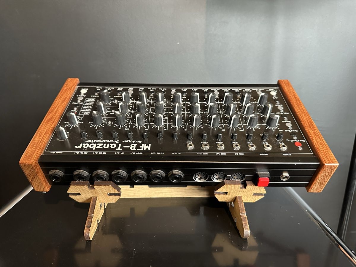 Instruments de musique: MFB Tänzbar – D'occasion à Vevey par Dborg 1