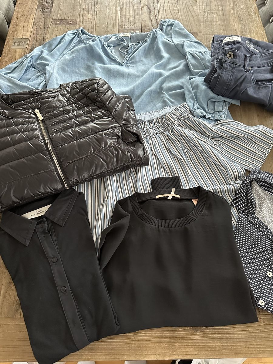Superdry Lotti di vestiti: Kleiderpacket Damen Gr. S – Usato da Rüti ZH venduto da Zsclion