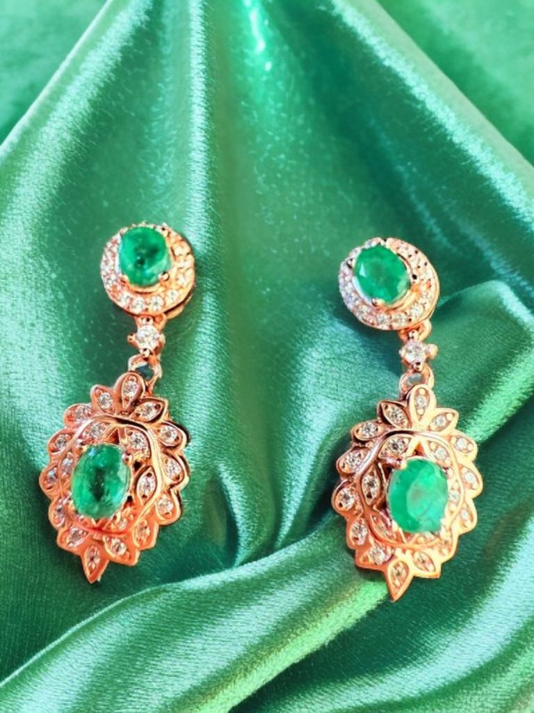 Orecchini pendenti & Orecchini a lobo: Boucles d’oreilles Royale Emeraude – Nuovo e nell'imballaggio originale da St-Maurice venduto da Sandrinette123