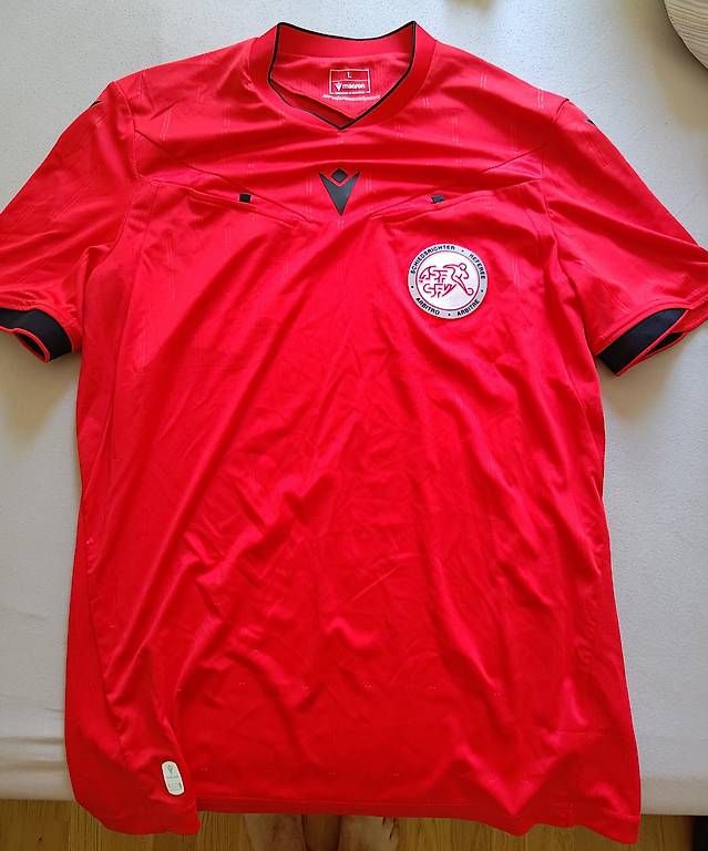 Maillots de corps & Pantalons: Schiedsrichter Trikots Set Macron 2026 – Neuf avec emballage d'origine à Bern par Nicolaro 3
