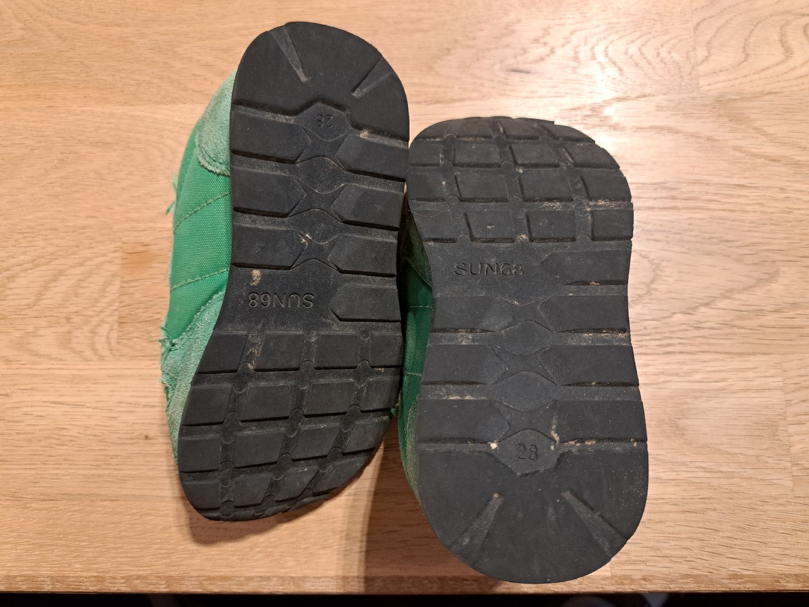 Scarpe per ragazzi: Coole Kinderschuhe Grösse 28 Sun68 – Usato da Bergdietikon venduto da Staphylococcus 1