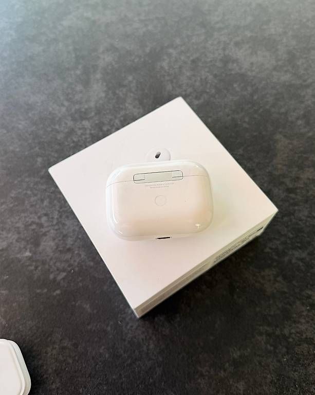 Apple Cuffie: Apple AirPods Pro (2nd gen) – Usato da Eiken venduto da gre_j9y8 1
