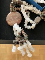 Lange Halskette Collier weiss und braun Edelstein