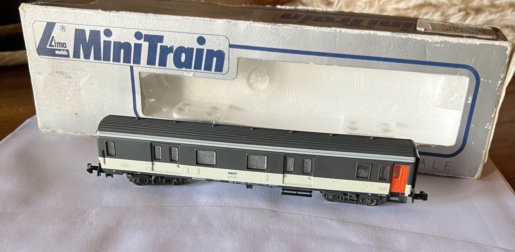 Lima Modellini di ferrovie: Fourgon Corail SNCF Minitrain en boîte – Usato da Dompierre VD venduto da immorentes 1