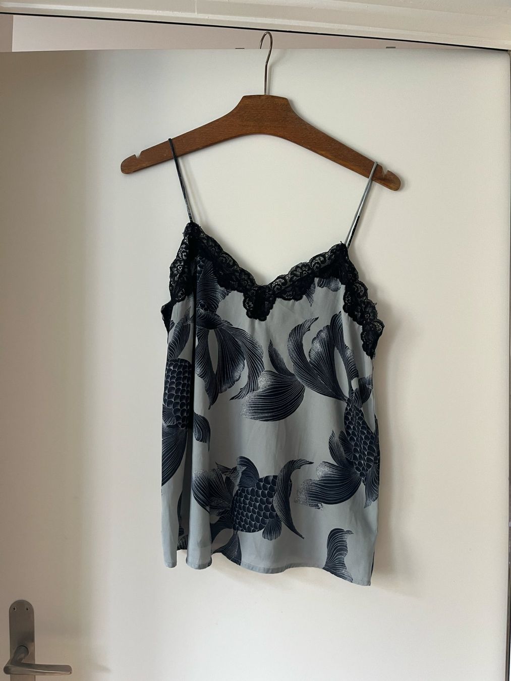 Camicette: Blüsschen mit Koi Print und Spitze – Usato da Zürich venduto da Staehli88