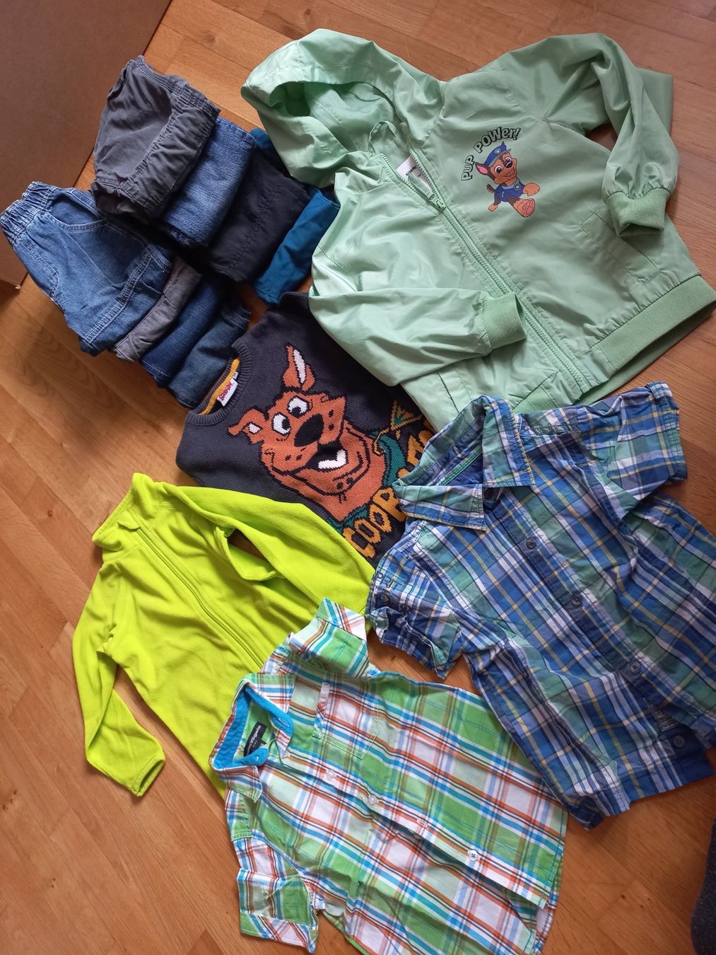 Lotti & Set di vestiti: Kinder Kleiderpaket Gr.98/104 – Usato da Appenzell venduto da pri_tc9t 1