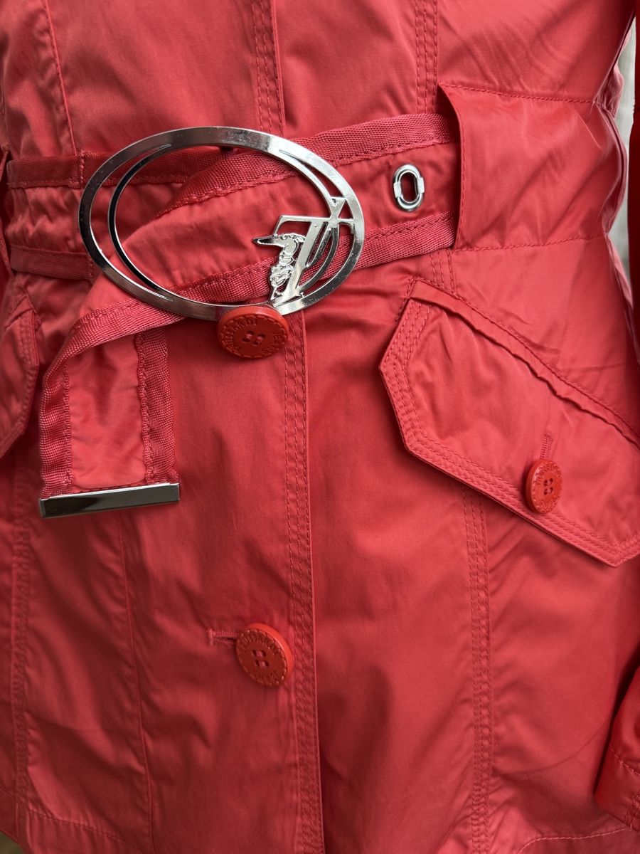 Trussardi Giacche: Original Trussardi Coral Rain Jacket, Size 42 – Nuovo (secondo la descrizione) da Wallisellen venduto da Corinne.- 2