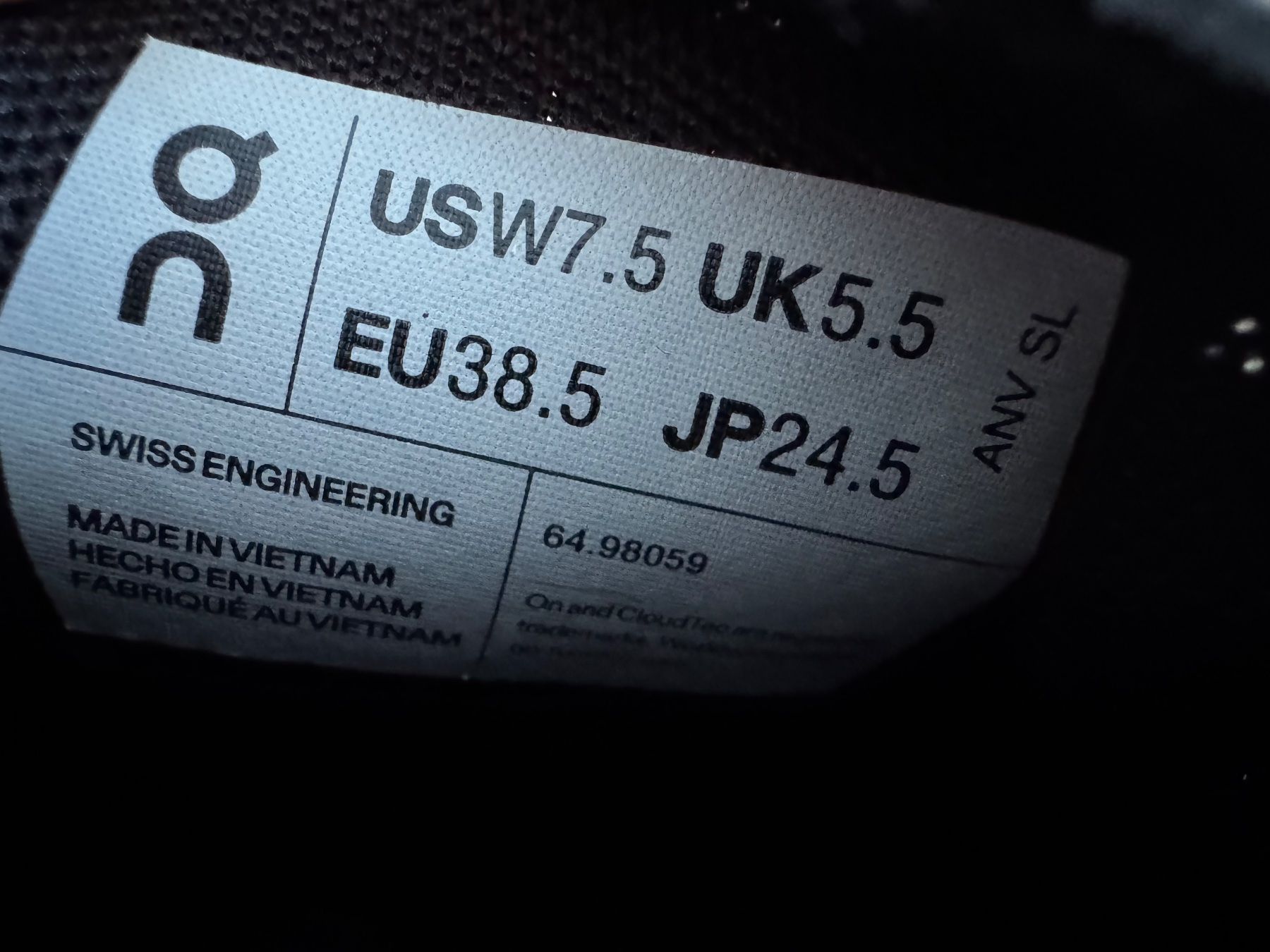 On Scarpe da donna: On Schuhe Gr 38.5 – Nuovo (secondo la descrizione) da frauenfeld venduto da tia01 5