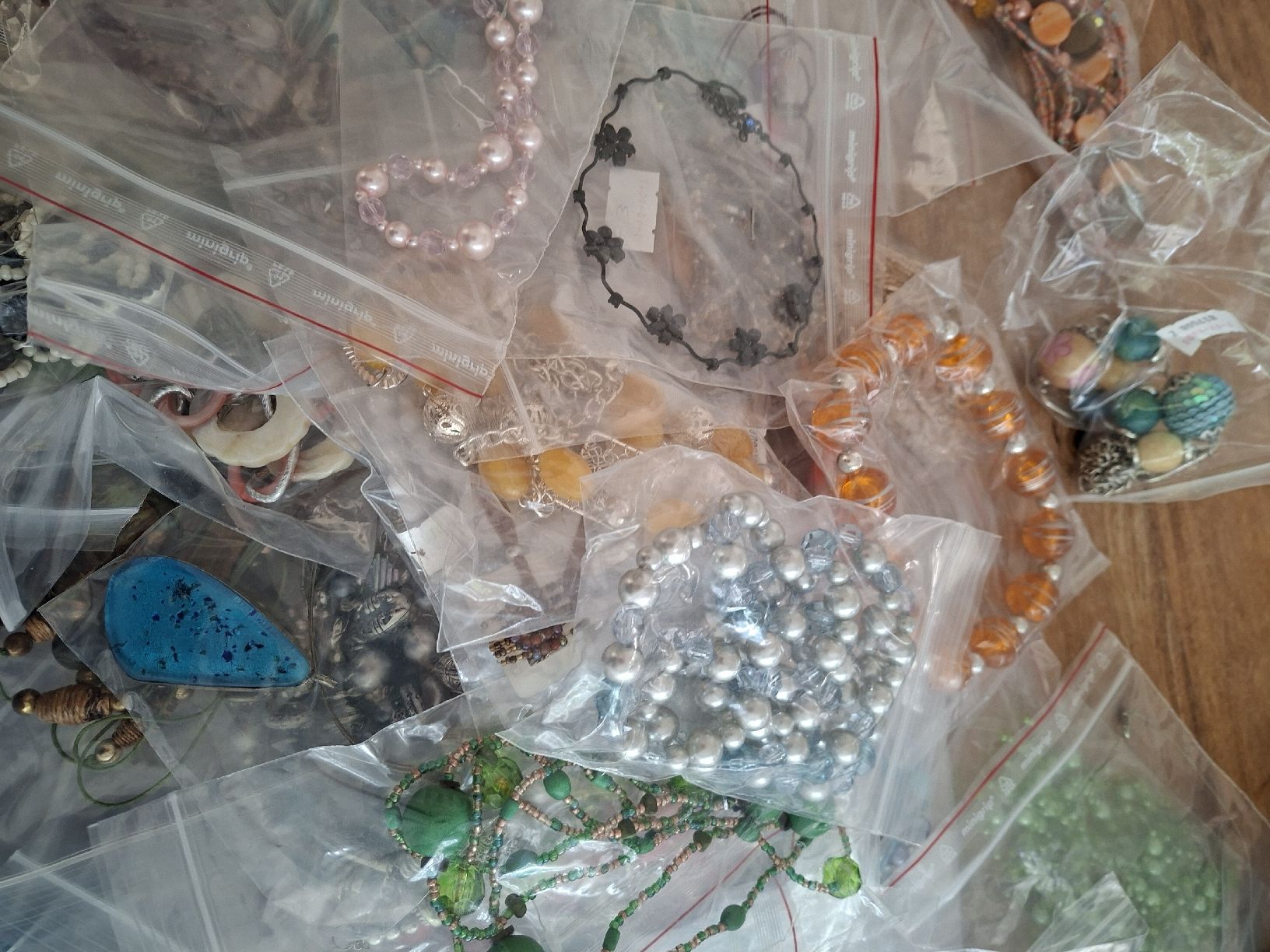 Sonstiger Schmuck: 76 Modeschmuckketten, neu – Neu (gemäss Beschreibung) aus Aarwangen von jaelli01 3