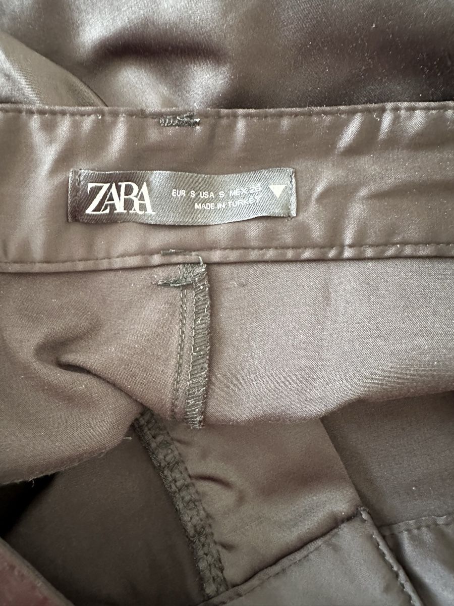 Zara Pantaloni: Hose schwarz Gr S – Usato da Zürich venduto da Herbion1 3