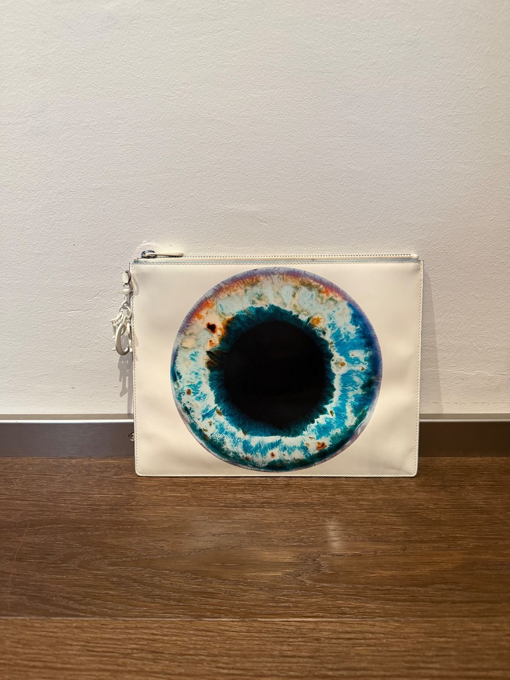 Dior Taschen: Dior x Marc Quinn Limited Edition Pouch – Neu (gemäss Beschreibung) aus Münchenbuchsee von arouse.swiss
