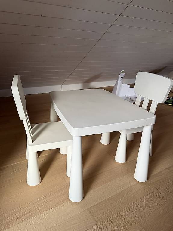 Set de table et chaises: Table enfant IKEA MAMMUT + 2 chaises – D'occasion à La Rippe par jpu_z5ql 2