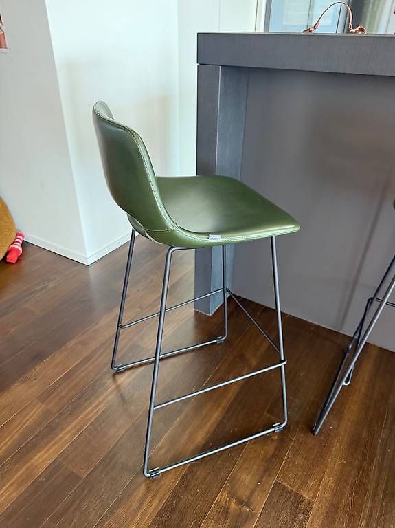 Hocker: 3 Barhocker – Gebraucht aus Erlenbach ZH von mal_qvk6 1