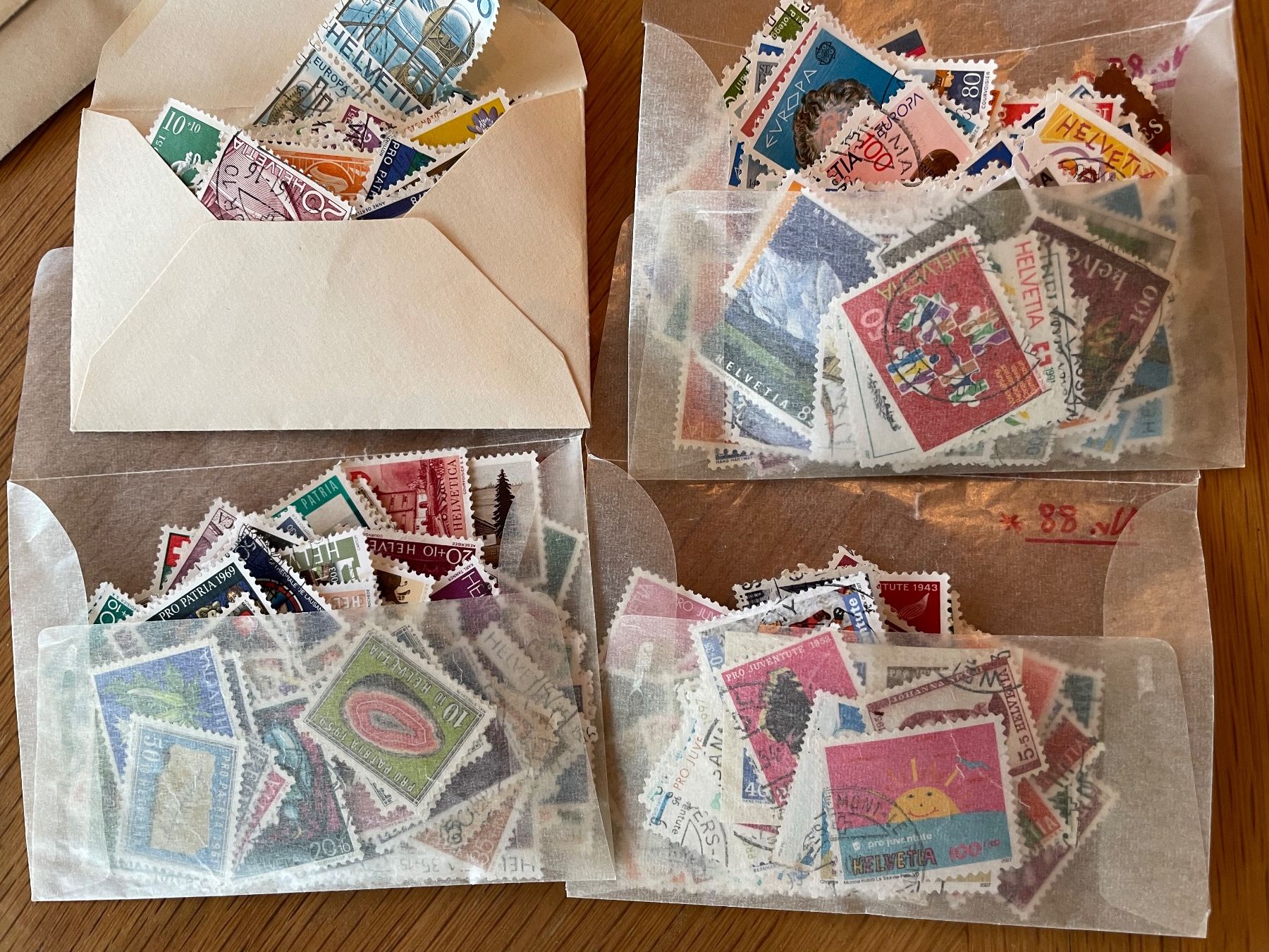 Alle Briefmarken: Pochette surprise 400 gr. – Gebraucht aus Sonceboz-Sombeval von Comment2