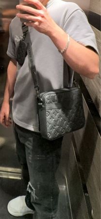 Louis Vuitton Duo Messenger –2500 kostet