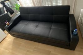 Schlafsofa Kunstleder schwarz mit Becherhalter guter Zustand