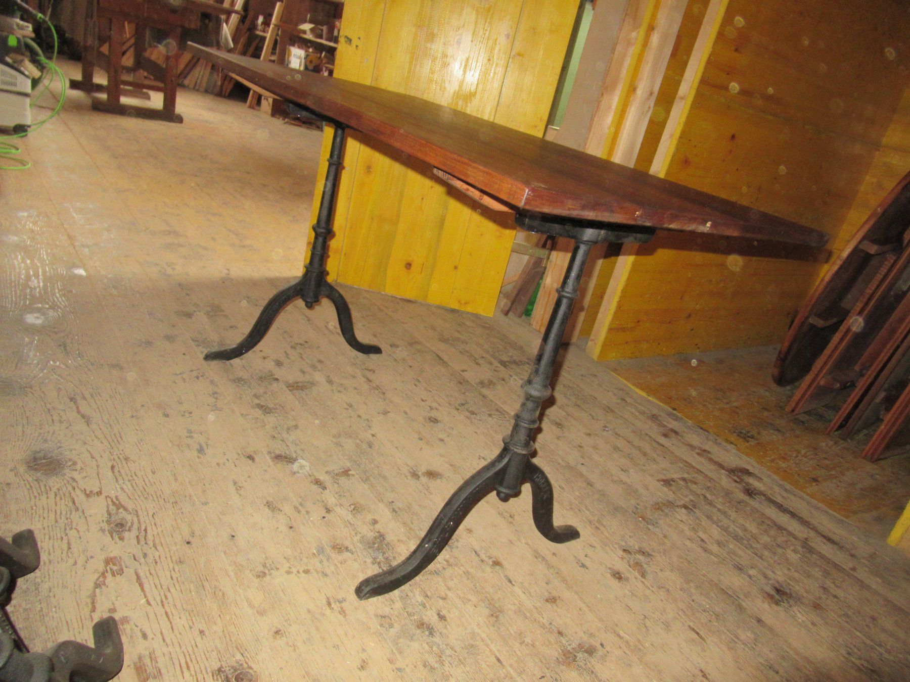 Tavoli: Antike Beizentisch (Nuss/130) – Usato da Berg SG venduto da Pizza58 1