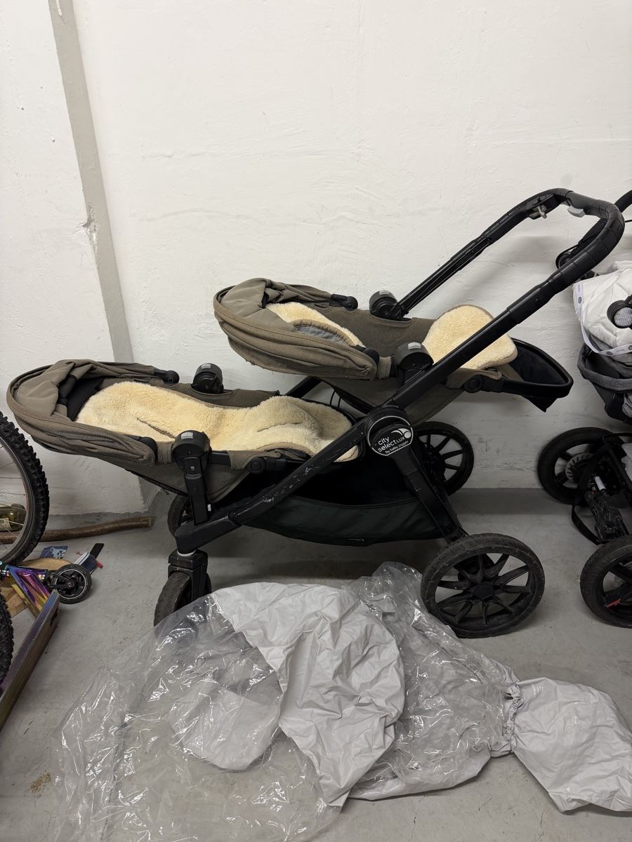 Baby Jogger Carrozzine: Zwillingskinderwagen – Usato da Unterentfelden venduto da van_m8g7
