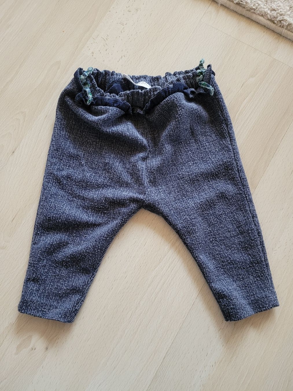 Zara Pantaloni: Hose Zara gr. 74 – Usato da Perlen venduto da Safari_23