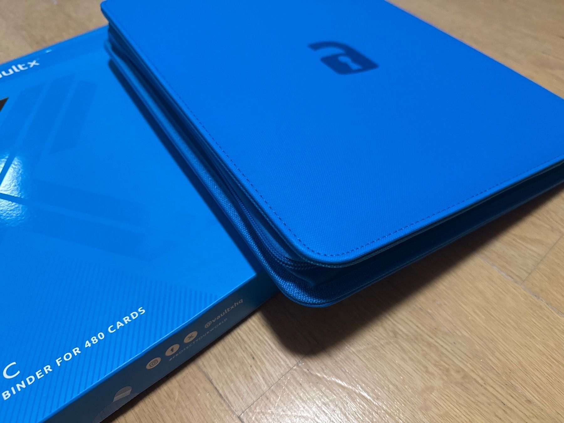 Pokémon Ordner: Vault X Exo-Tec Zip Binder Neon Blue 12-Pocket – Neu und originalverpackt aus Villars-Bramard von dadesc 4