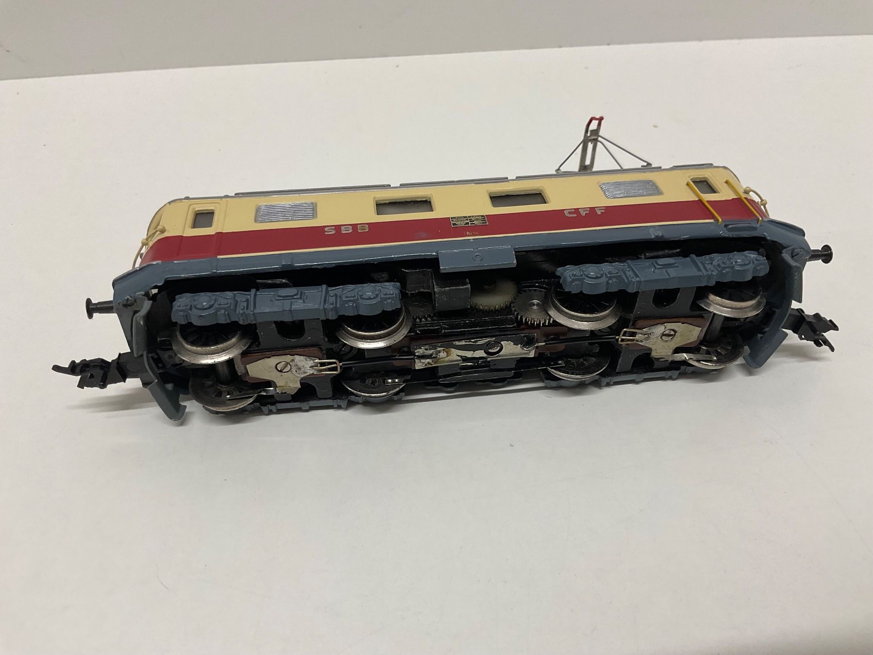 Modelleisenbahnen: Re 4/4 I TEE/SBB in DC Analog, könnte Swisstoys oder Swimo – Gebraucht aus Chur von Chur75 6