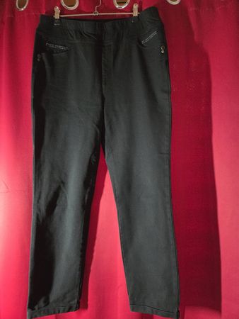 Pantalon noir Armand Thiery, taille 42