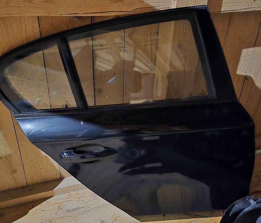 Porte: BMW 1er E87 4-türer Türen schwarz – Usato da Schönholzerswilen venduto da Sanja0809