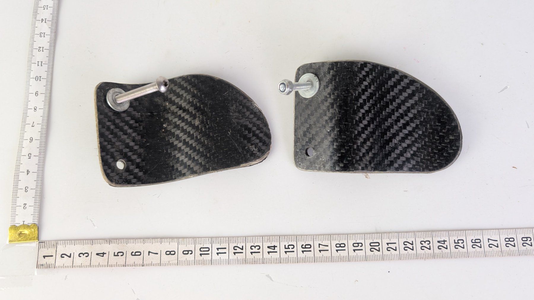 Skateboards: Fly By Hooks fürs Skateboard aus Carbon – Usato da Zürich venduto da axolottchen 1