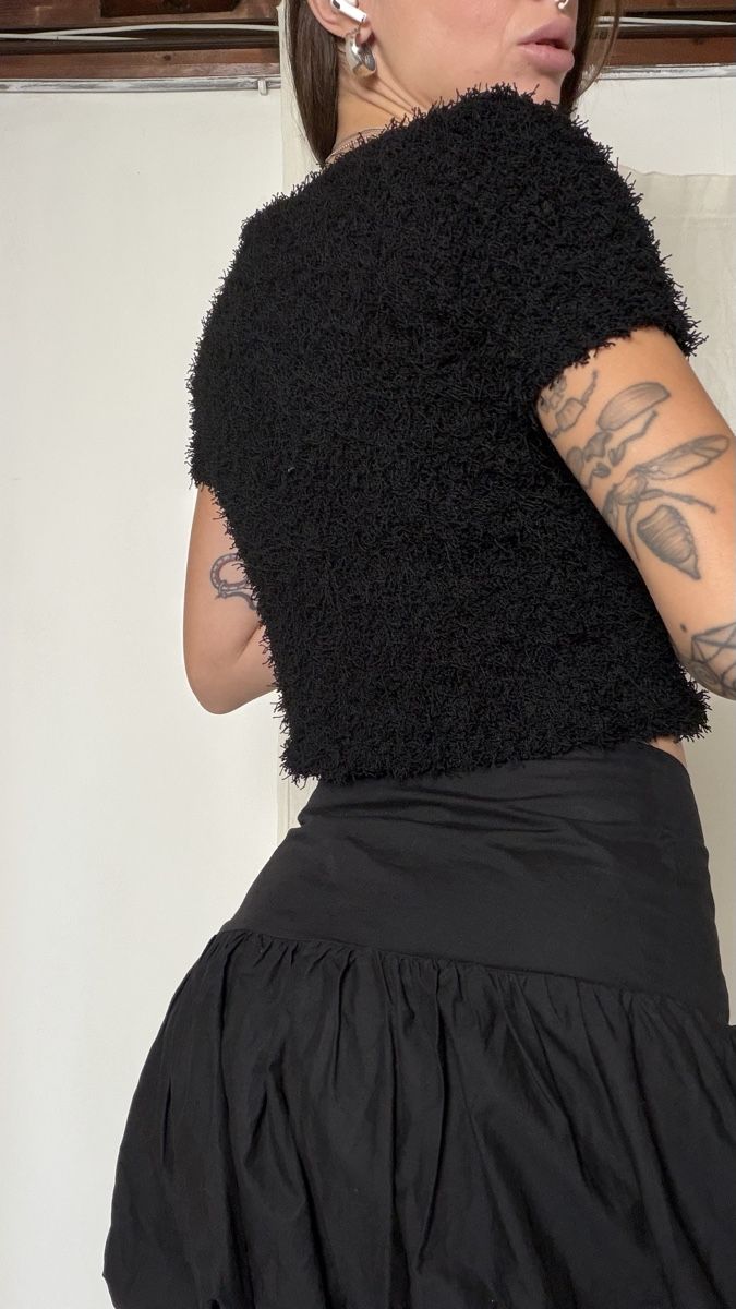 Mango Top: Mango black fuzzy crop top – Usato da Knonau venduto da Grapesvintage 3