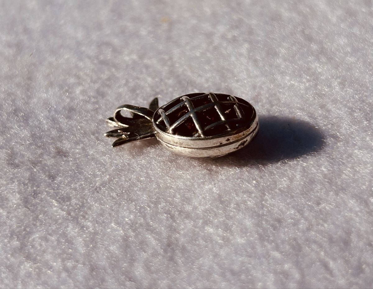 Pendentifs: Pendentif ananas  – Neuf (Voir description) à Suscévaz par ade_t8x2 2