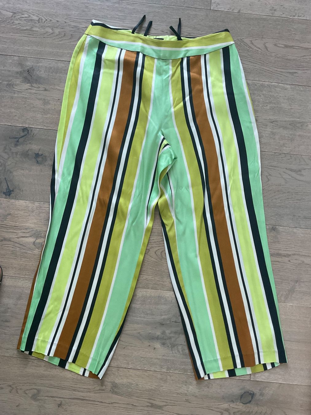 Madeleine Pantaloni: Madeleine Sommerhosen – Nuovo (secondo la descrizione) da Figino venduto da Stefano03