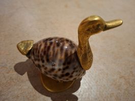 Dekorative Entenfigur, KauriMuschel Messing (?) Vintage Stil