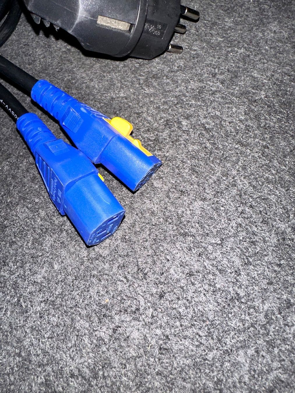Kabel: 2 Stück Kaltgerätekabel Stromkabel Netzkabel – Gebraucht aus Aarau von KorgPA 2
