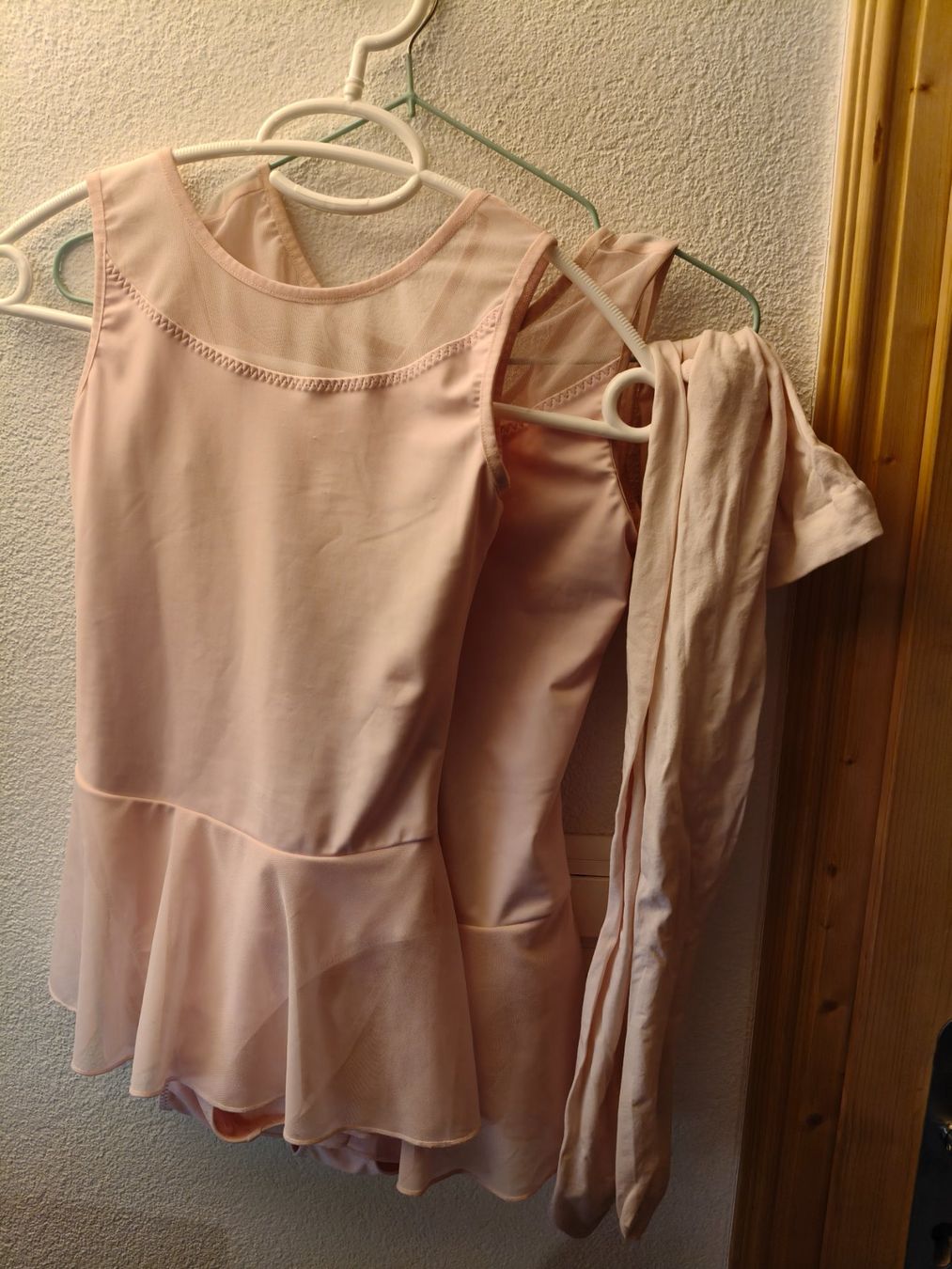 Lotti & Set di vestiti: Ballettkleider Gr. 128-134 – Usato da Sargans venduto da SE3