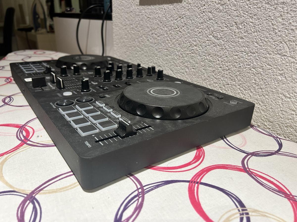 Pioneer Mischpulte: DDJ-FLX 4 + 2 free monitors  – Neu (gemäss Beschreibung) aus Basel von imadarchid 3